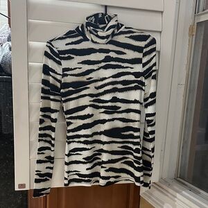 Boston Proper Black and White Patterned Top